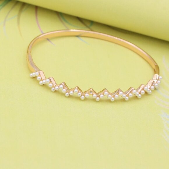 Elegant Rose Gold Zigzag Pearl Bangle with Modern Chic Appeal, XPBL0464 - Picture 5 of 11